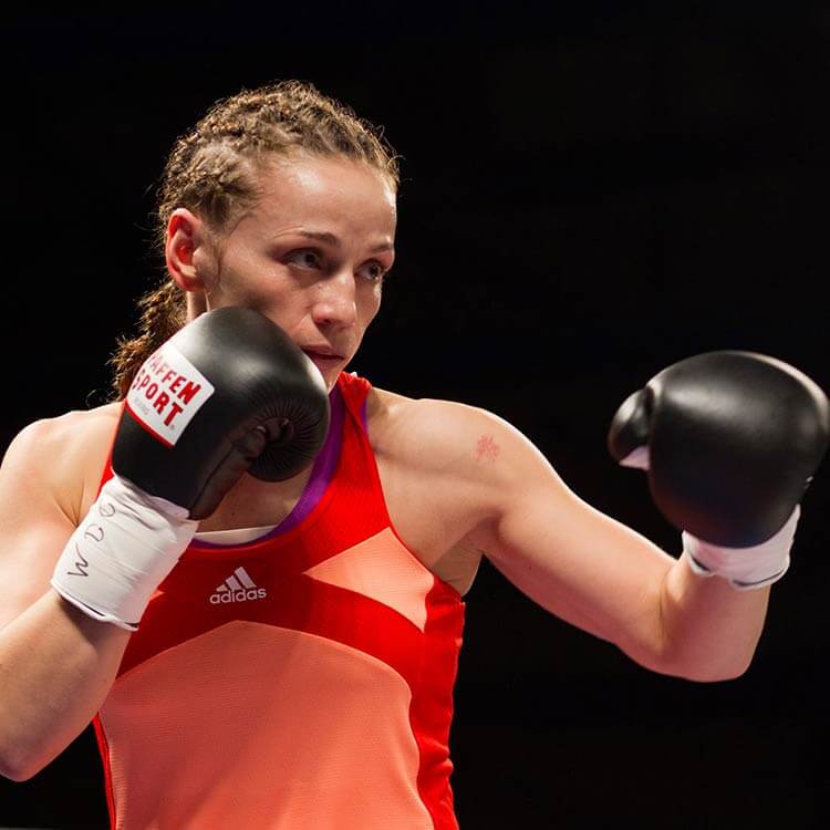 Boxerin Ina Menzer - Karriere